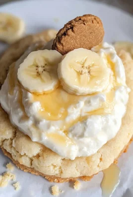 Crumbl banana cream pie cookies